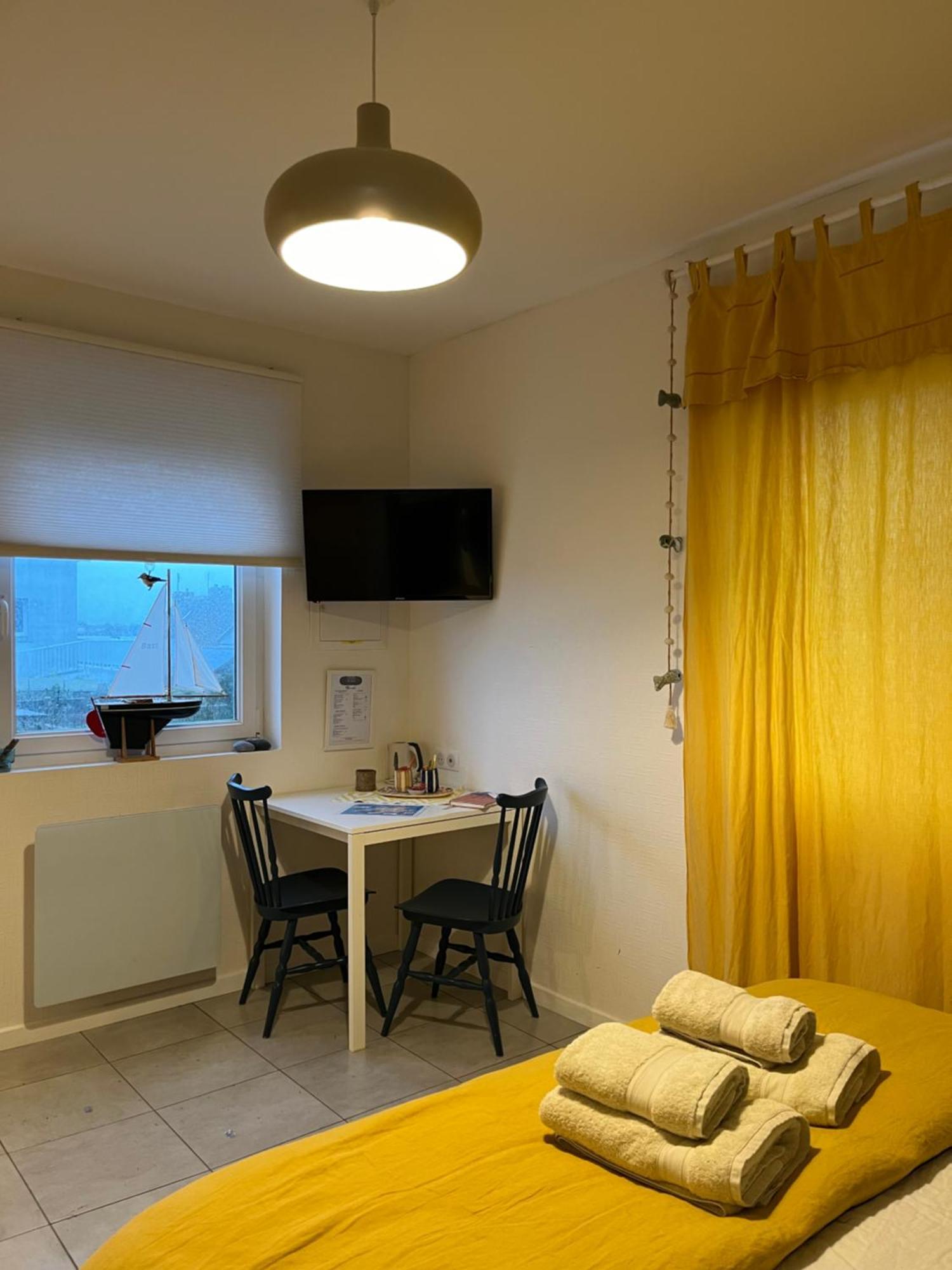 Bed and Breakfast L'Atelier De Mezareun Ushant Esterno foto