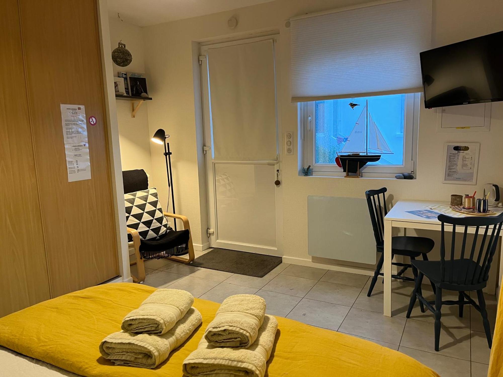 Bed and Breakfast L'Atelier De Mezareun Ushant Esterno foto