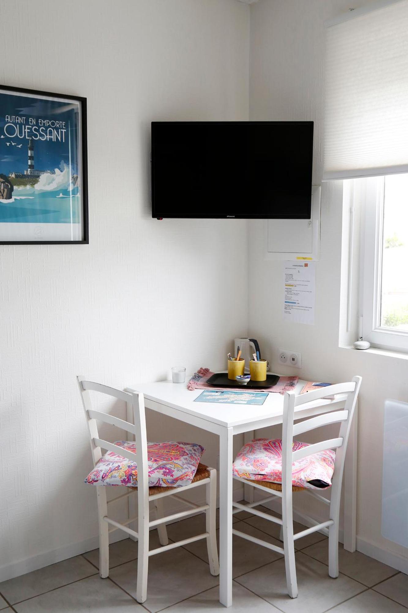 Bed and Breakfast L'Atelier De Mezareun Ushant Esterno foto